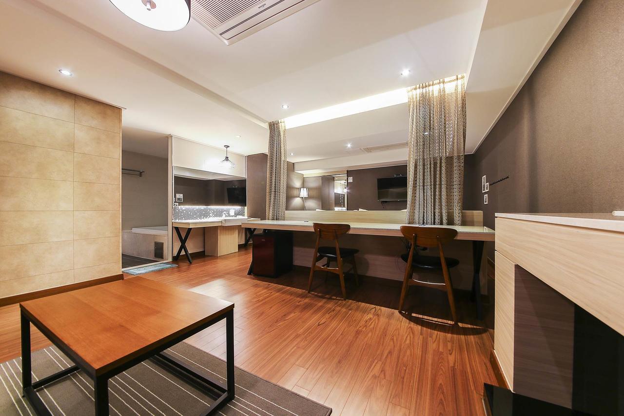 Regency Hotel Соннам Экстерьер фото